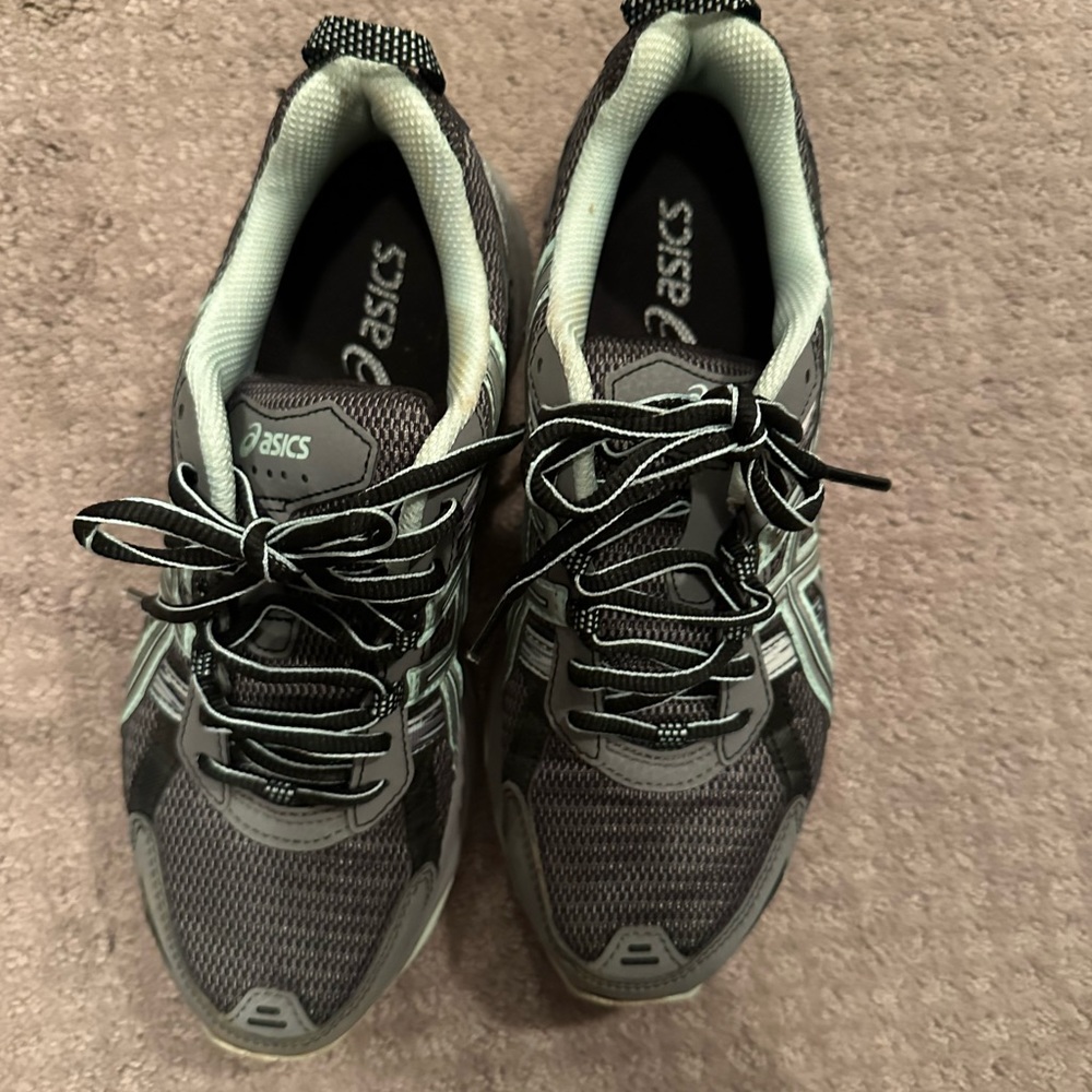 ASICS - Picture 2 of 4